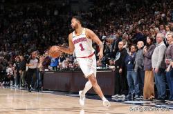 开云官网关于里程碑夜！波特兰开拓者状态回暖；NBA常规赛关键时刻刷纪录；悬念犹存；更衣室氛围转暖的信息